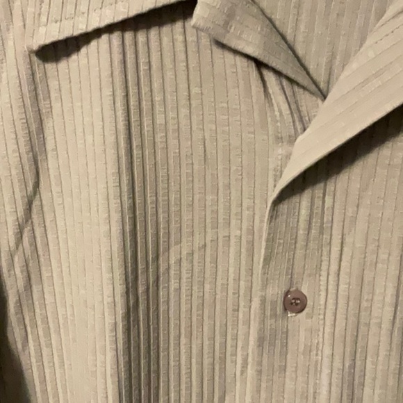 Men's Gray Short Sleeve Shirt - Picture 2 of 6